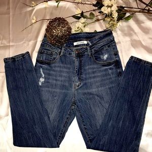 Women’s stretch skinny jeans